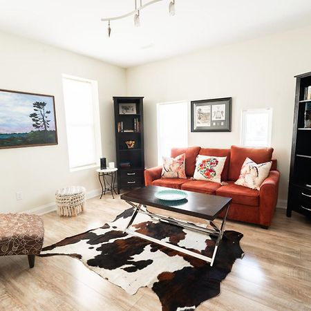 Spacious 3 Bedroom Apartment In Heart Of Niagara Thorold Kültér fotó