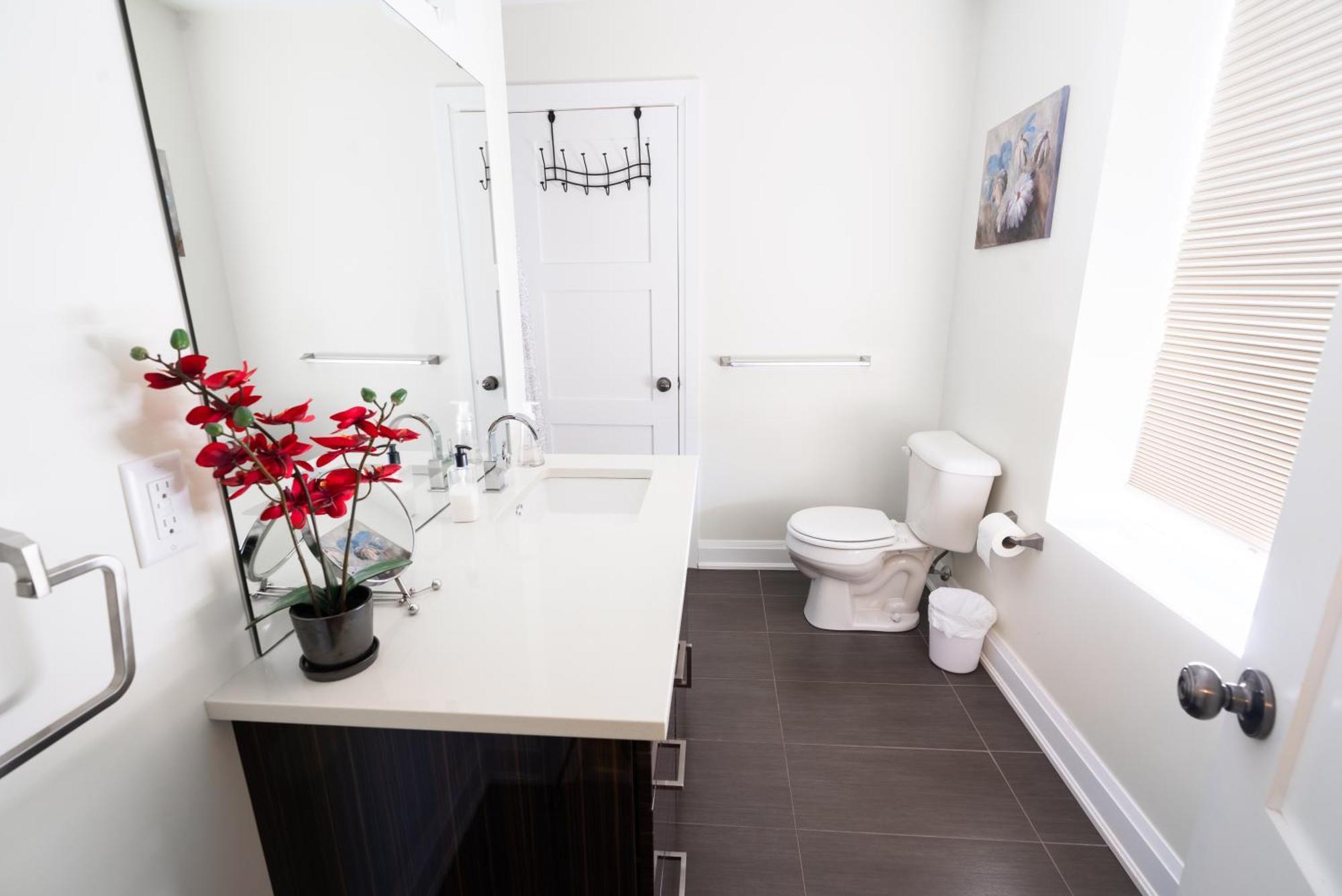 Spacious 3 Bedroom Apartment In Heart Of Niagara Thorold Kültér fotó