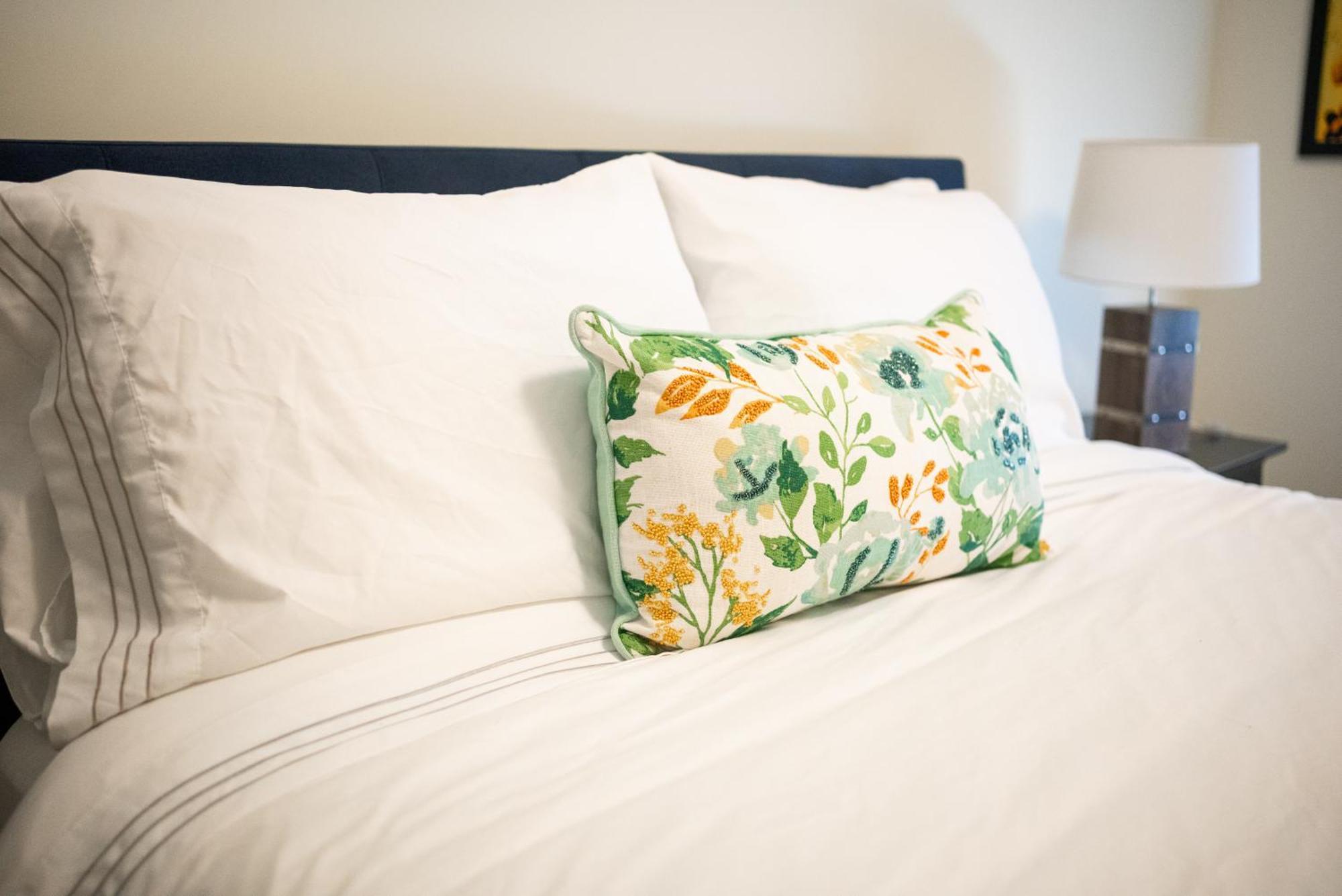 Spacious 3 Bedroom Apartment In Heart Of Niagara Thorold Kültér fotó